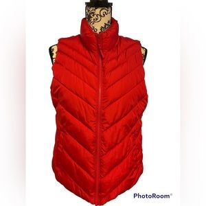 SPRING CLEAN UP SALE !!! NWOT GAP puffer vest,  Red, M